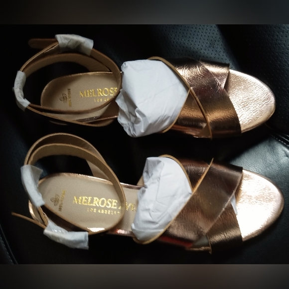 🎉Host Pick🎉 Rose Gold Metallic Faux Leather Two Straps Block Heel Sandals - Picture 8 of 16